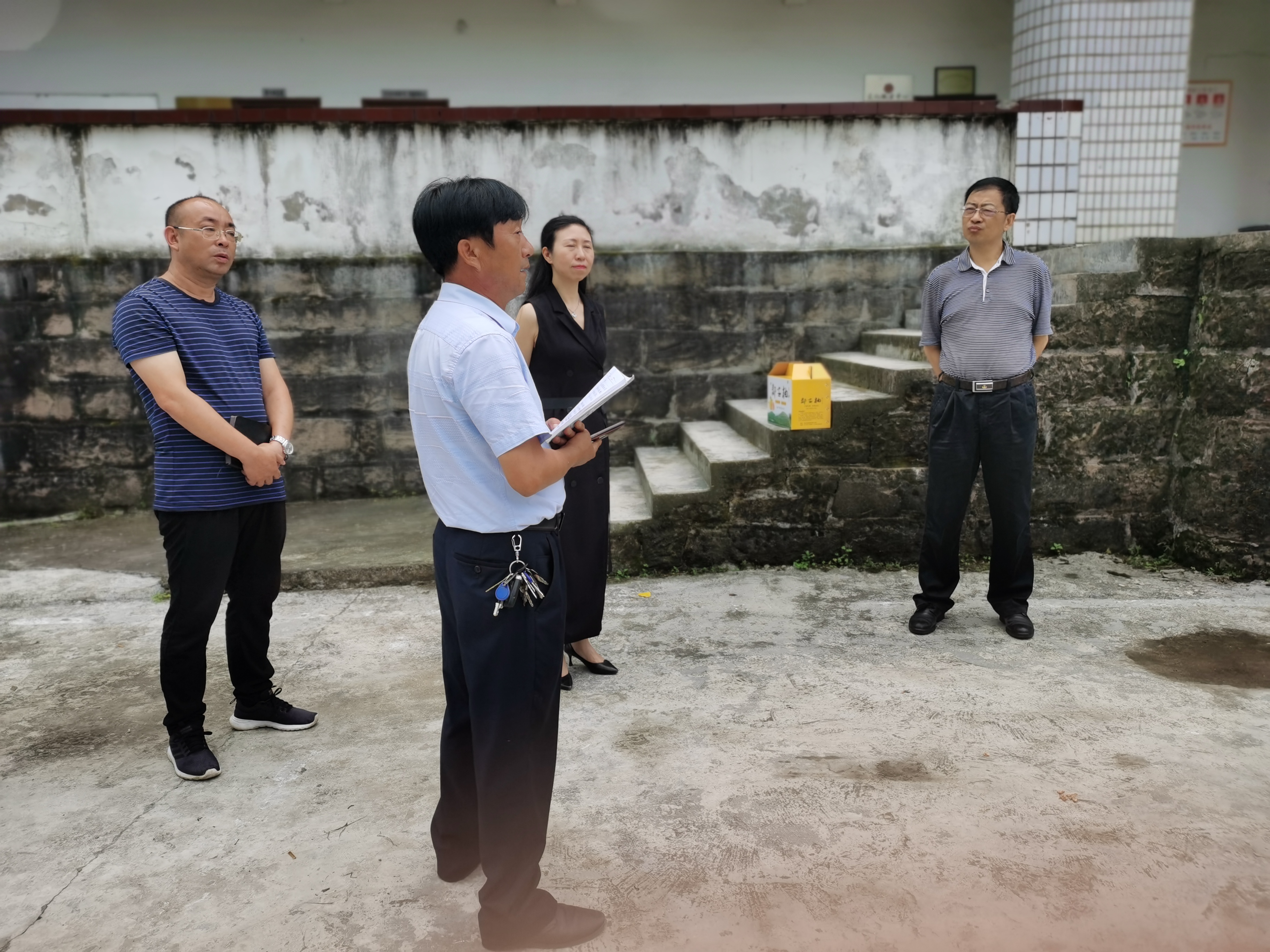 易铭珅走访邻水县观音桥镇大安寨村